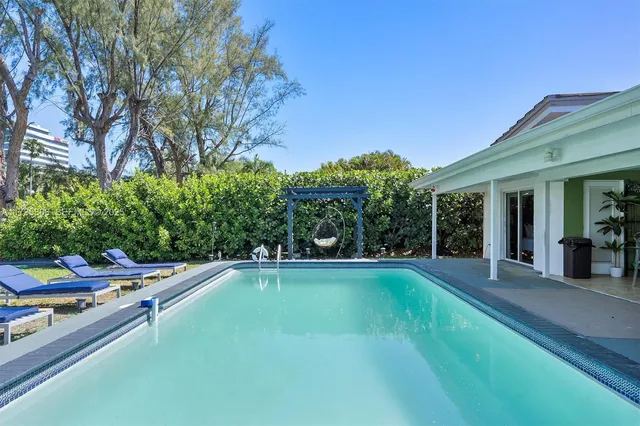 $9,499 | 2541 Northeast 195th Street, Miami, FL 33180