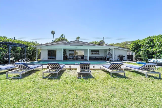 $12,900 | 2541 Northeast 195th Street, Miami, FL 33180