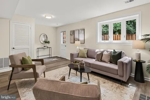 $850,000 | 19 South Abingdon Street, Arlington, VA 22204