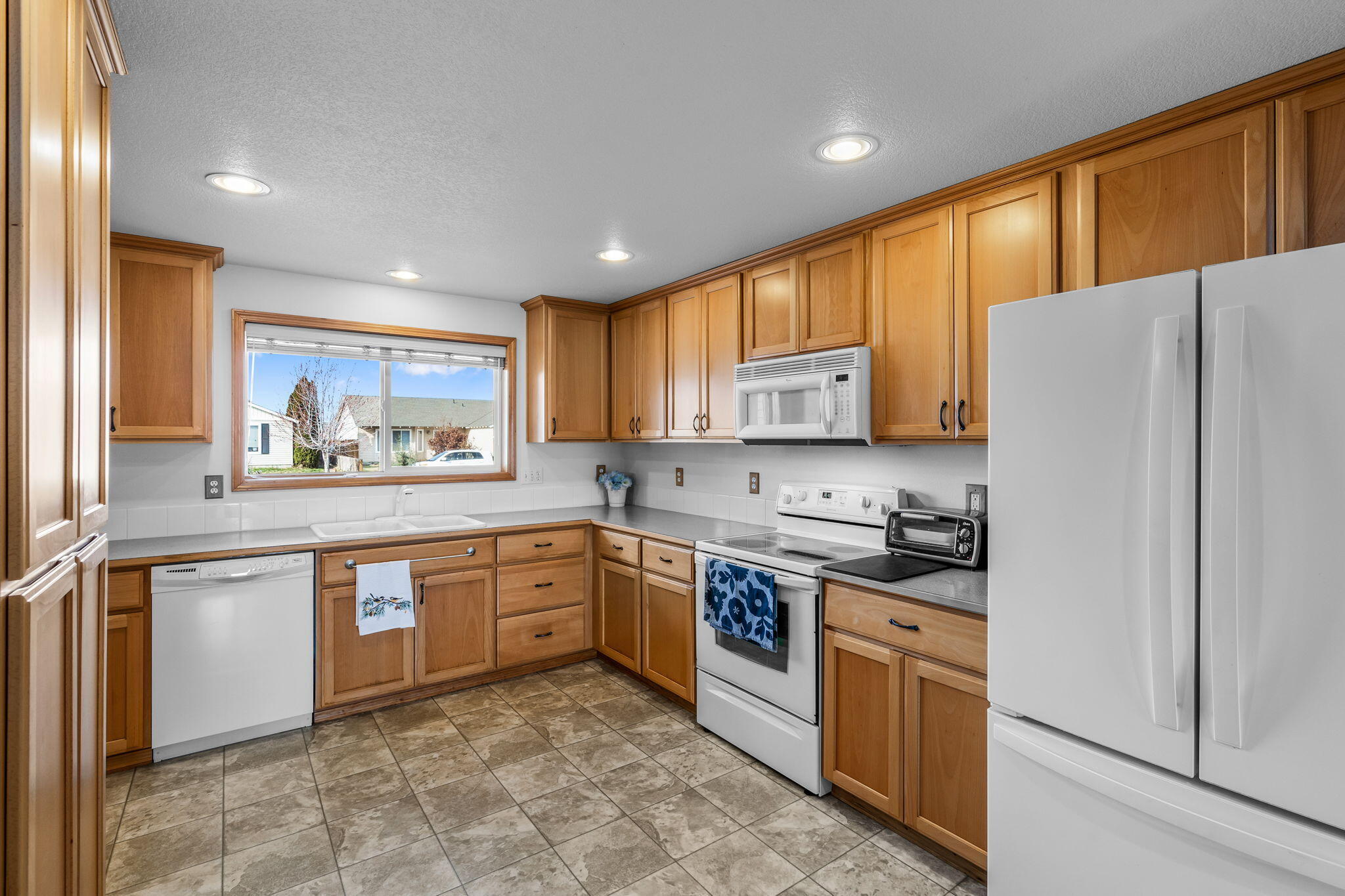 346 Center Ridge Drive Culver, OR 97734 - Photo 8 of 28 2023_04_13_346_center_ridge_dr_culver-8