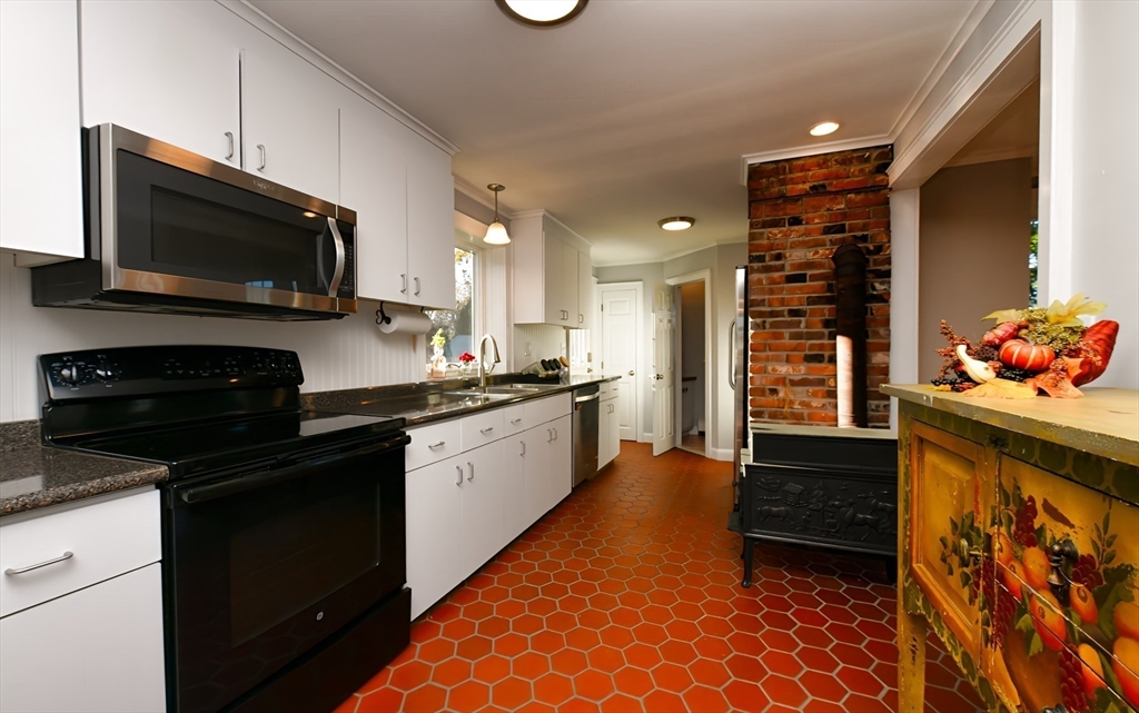 80 Hunters Brook Road Bourne, MA 02562 - Photo 12 of 40 Gallery Image 12