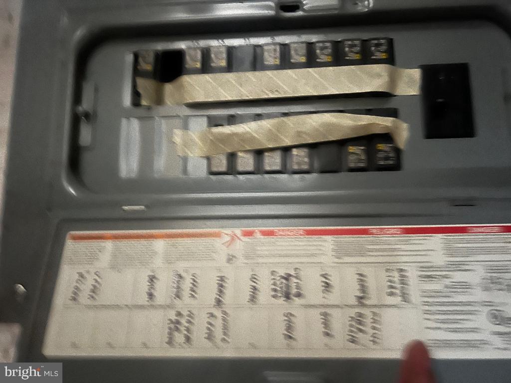 13813 Maple Tree Lane Southwest Cumberland, MD 21502 - Photo 24 of 26 a view of entryway