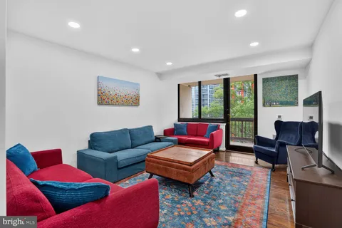 $425,000 | 1805 Crystal Drive, Unit 503S, Arlington, VA 22202