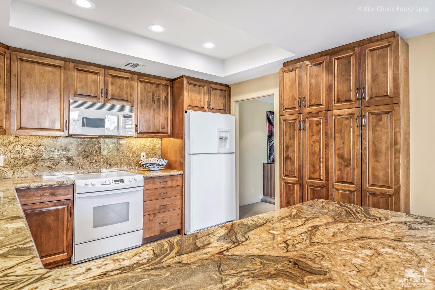 910 Island Drive, Unit 209 Rancho Mirage, CA 92270 - Photo 12 of 46 Additional Photo