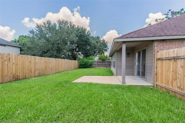 a view of outdoor space yard and porch