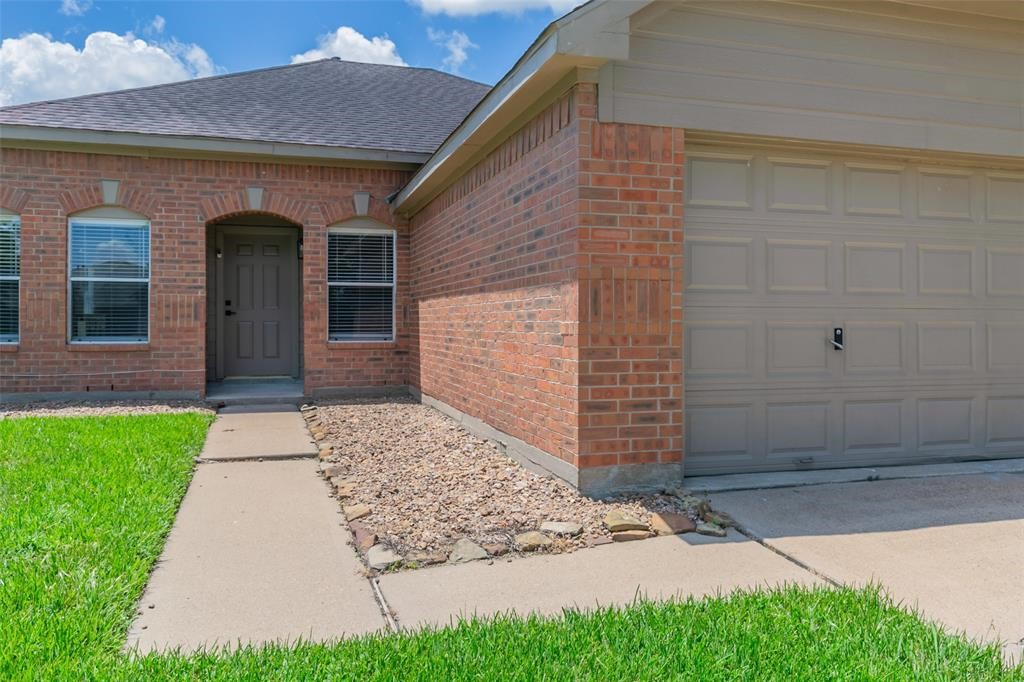 16711 Hollow Ridge Drive Houston, TX 77053 - Photo 3 of 20