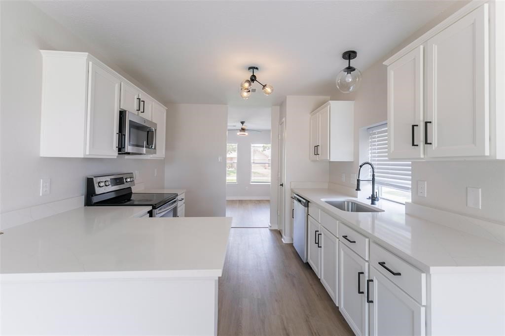 16711 Hollow Ridge Drive Houston, TX 77053 - Photo 6 of 20