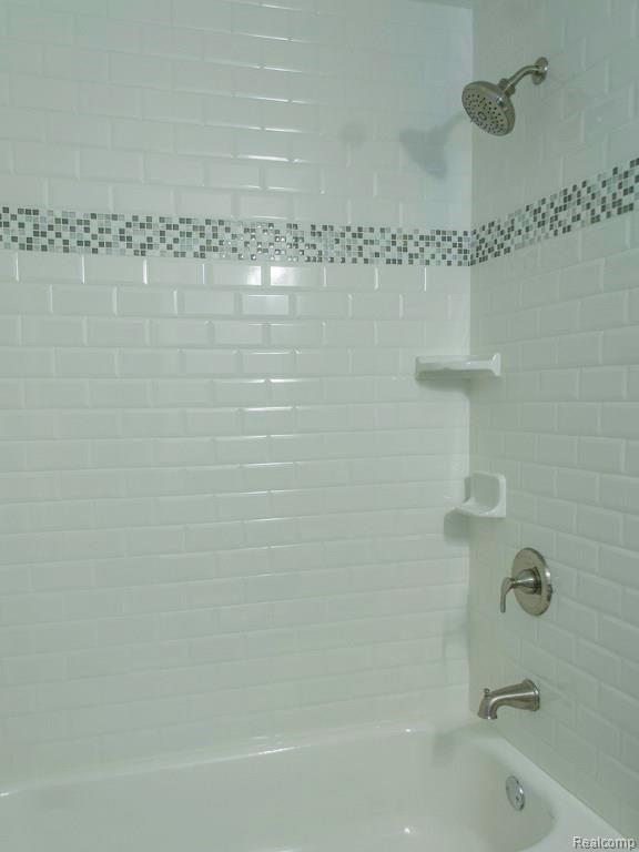 427 Woodside Road Royal Oak, MI 48073 - Photo 26 of 45 Bathroom 2D.jpg