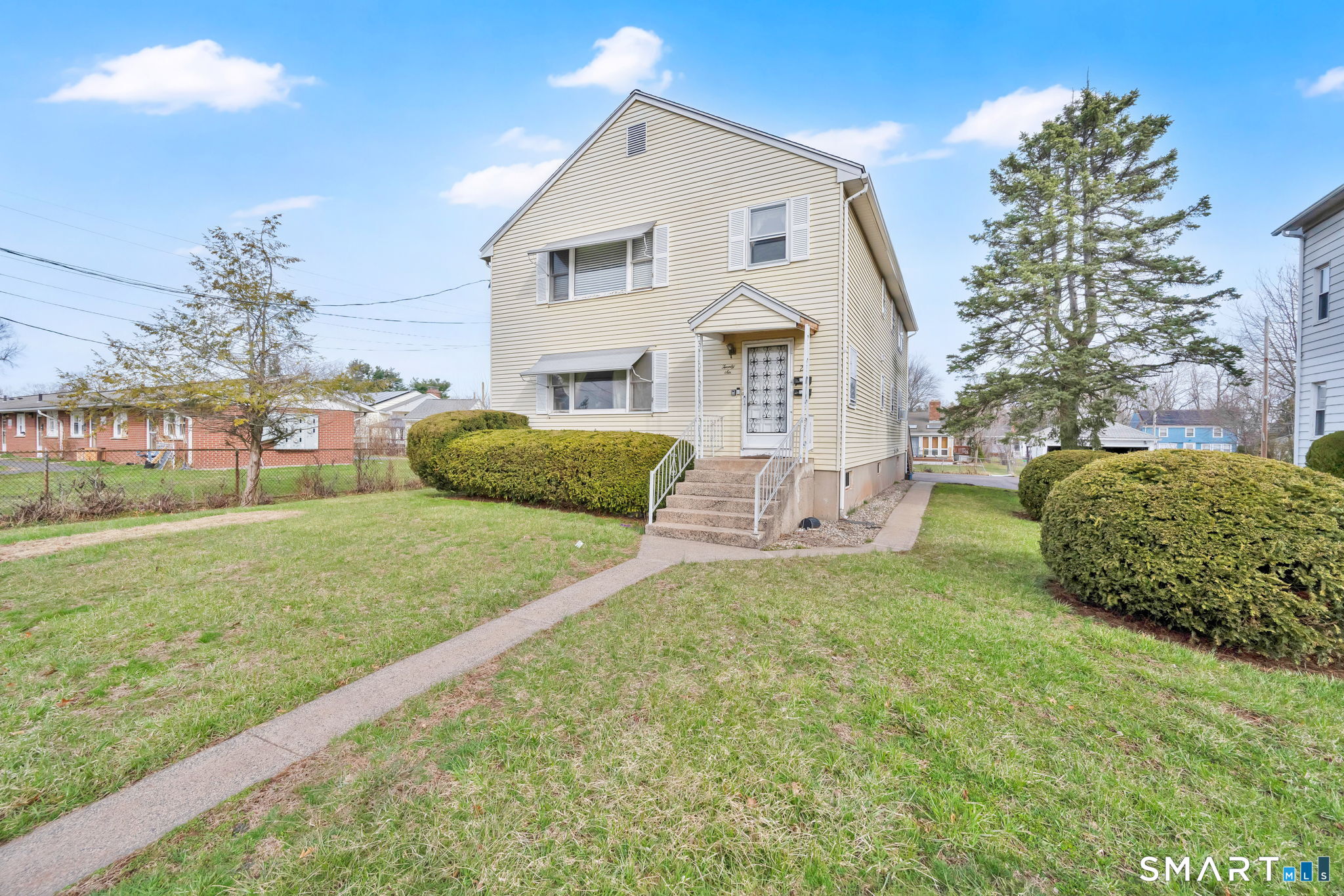 26 Upton Street New Britain, CT 06051 - Photo 3 of 21
