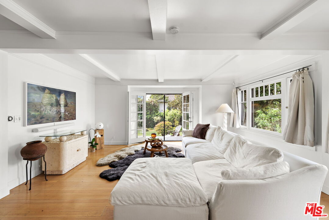 308 Windward Avenue Venice, CA 90291 - Photo 8 of 30 a living room with furniture large window and a table