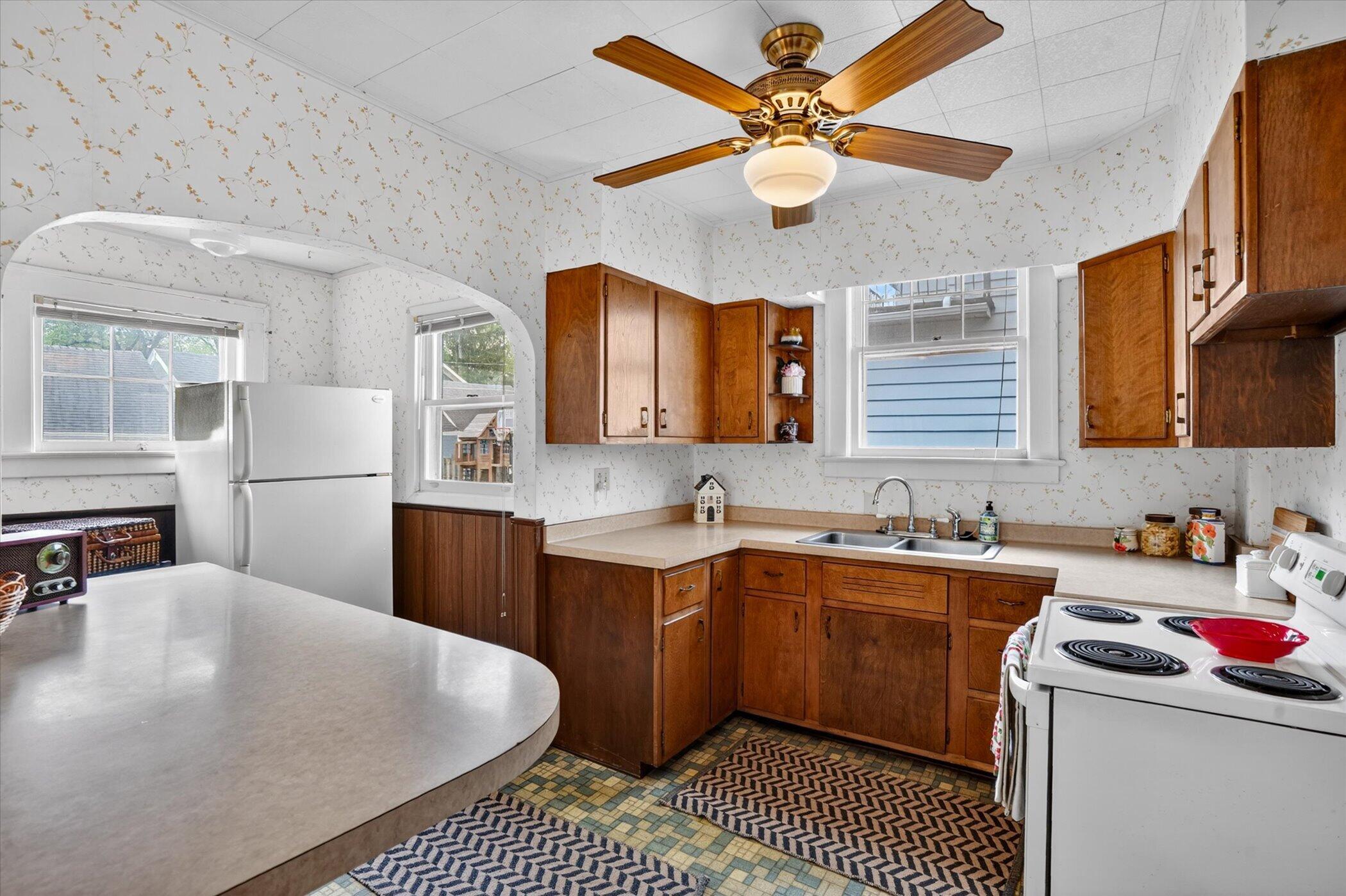 747 Crescent Road Jackson, MI 49203 - Photo 17 of 60 17-747-Crescent-Rd-WindowStill-Real-Esta