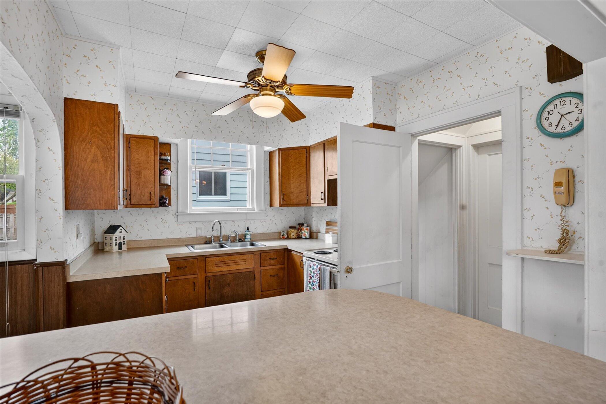 747 Crescent Road Jackson, MI 49203 - Photo 18 of 60 18-747-Crescent-Rd-WindowStill-Real-Esta