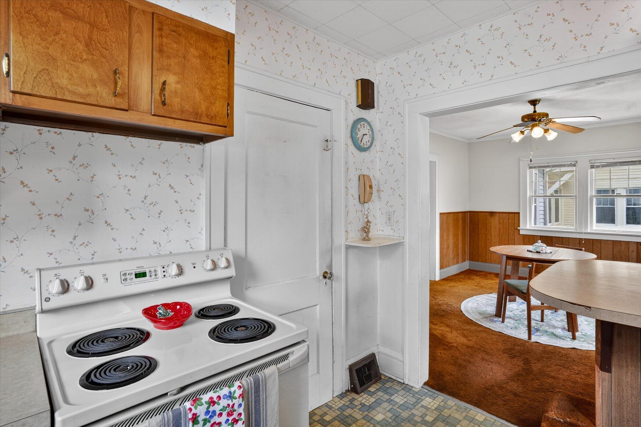 747 Crescent Road Jackson, MI 49203 - Photo 21 of 60 21-747-Crescent-Rd-WindowStill-Real-Esta