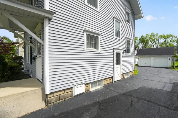 $206,500 | 747 Crescent Road, Jackson, MI 49203
