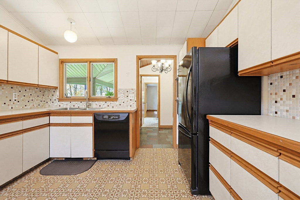 21 Daggett Road Attleboro, MA 02703 - Photo 12 of 39