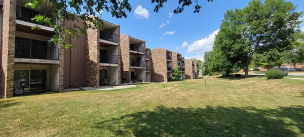 $79,900 | 12922 Nicollet Avenue, Unit 202, Burnsville, MN 55337