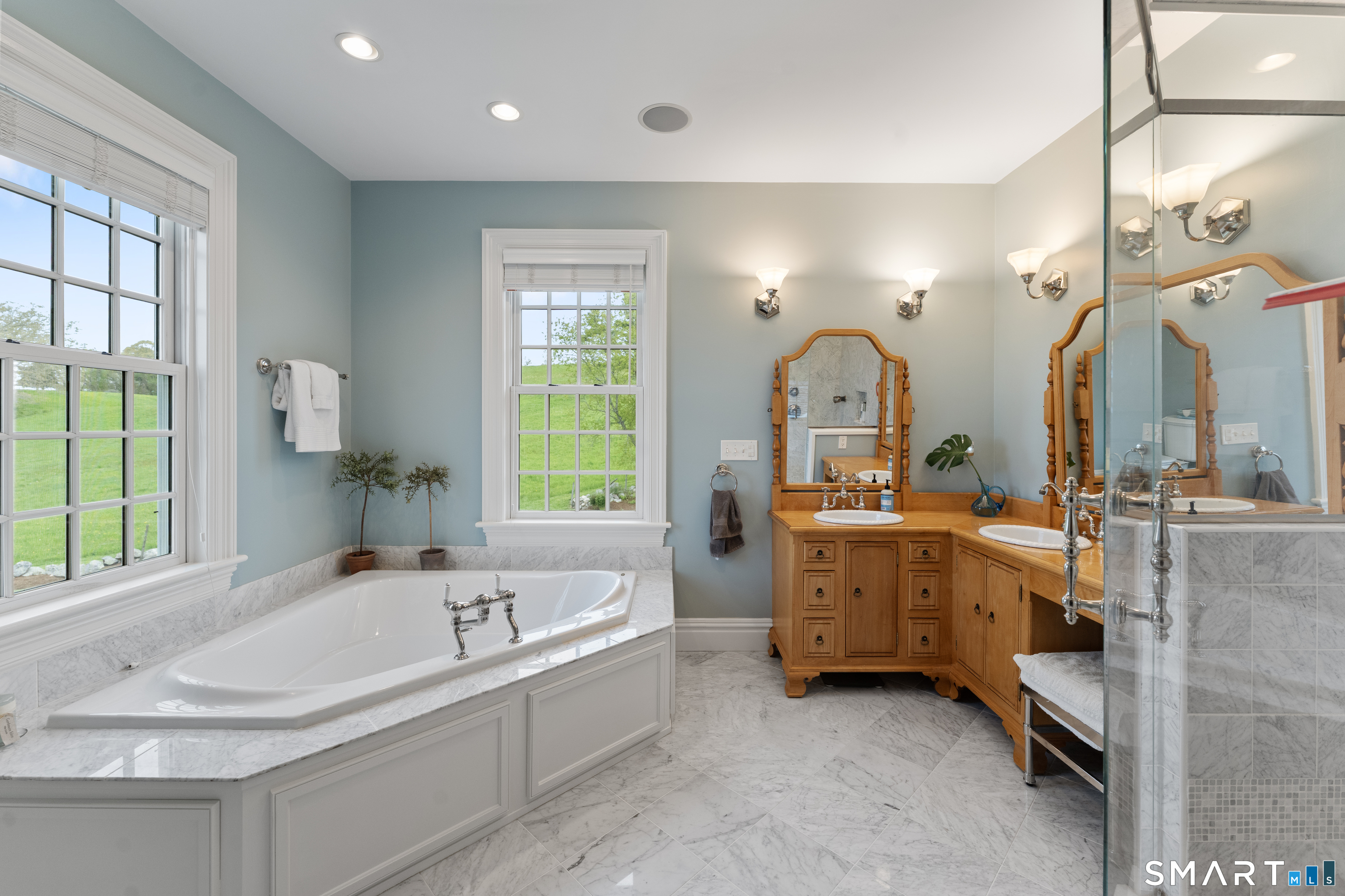 155 Paine Road Woodstock, CT 06281 - Photo 23 of 40 a bathroom with a tub sink and mirror