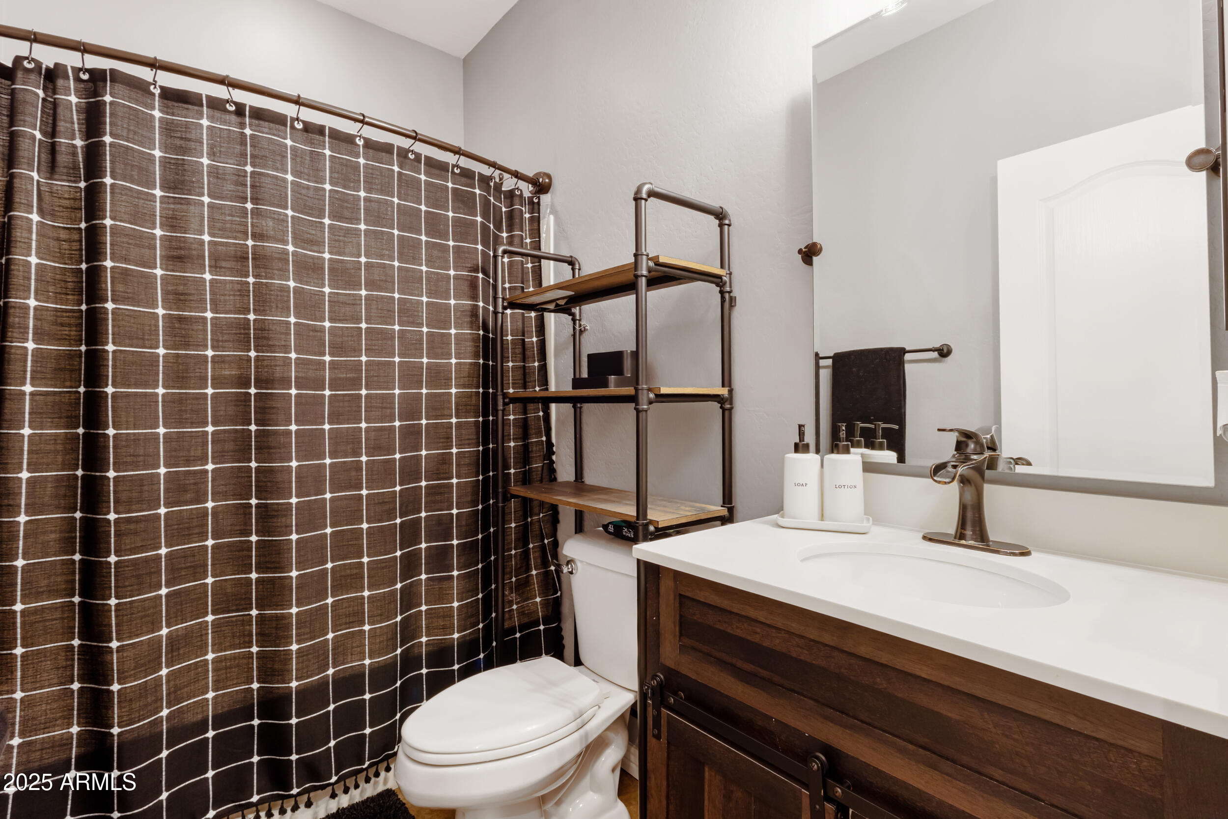 7305 West Darrel Road Laveen, AZ 85339 - Photo 16 of 26 Guest Bath Remodeled!