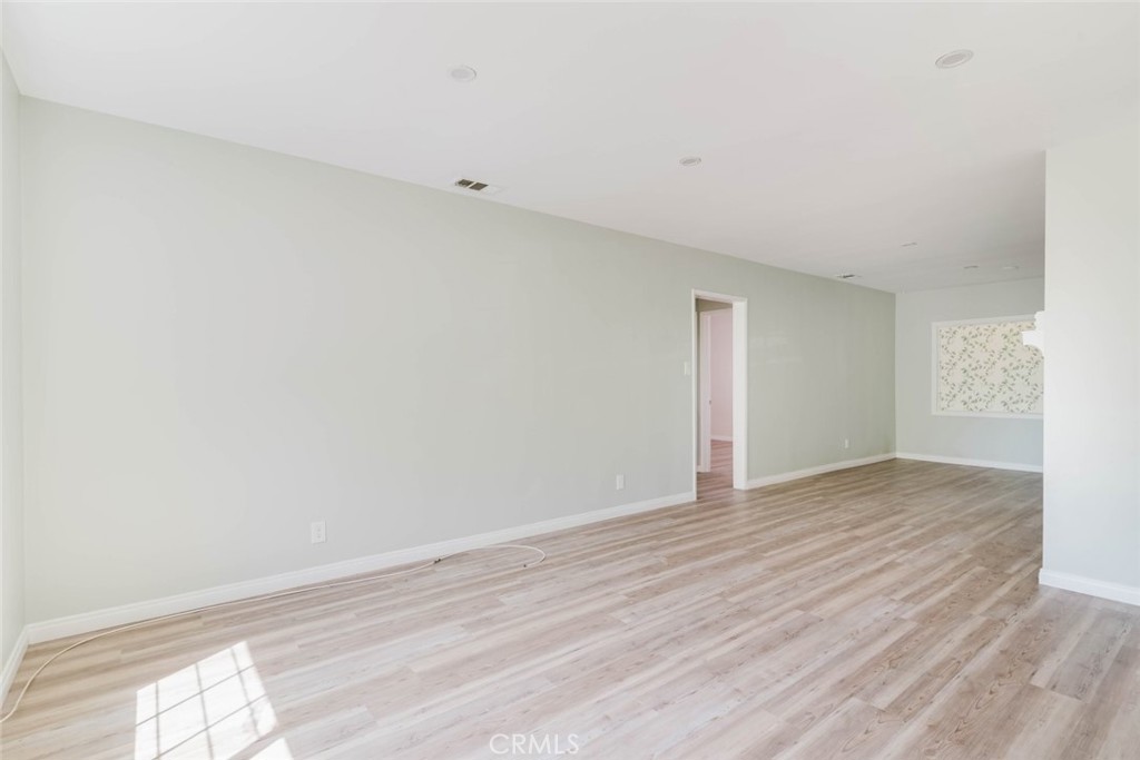 9652 Rincon Avenue Pacoima, CA 91331 - Photo 5 of 20 Gallery Image 5