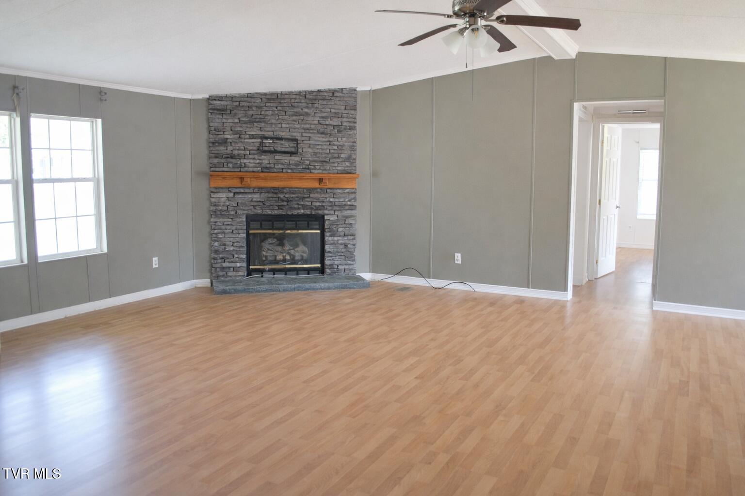 242 Middle Creek Road Cedar Bluff, VA 24609 - Photo 11 of 28 Living-room-4