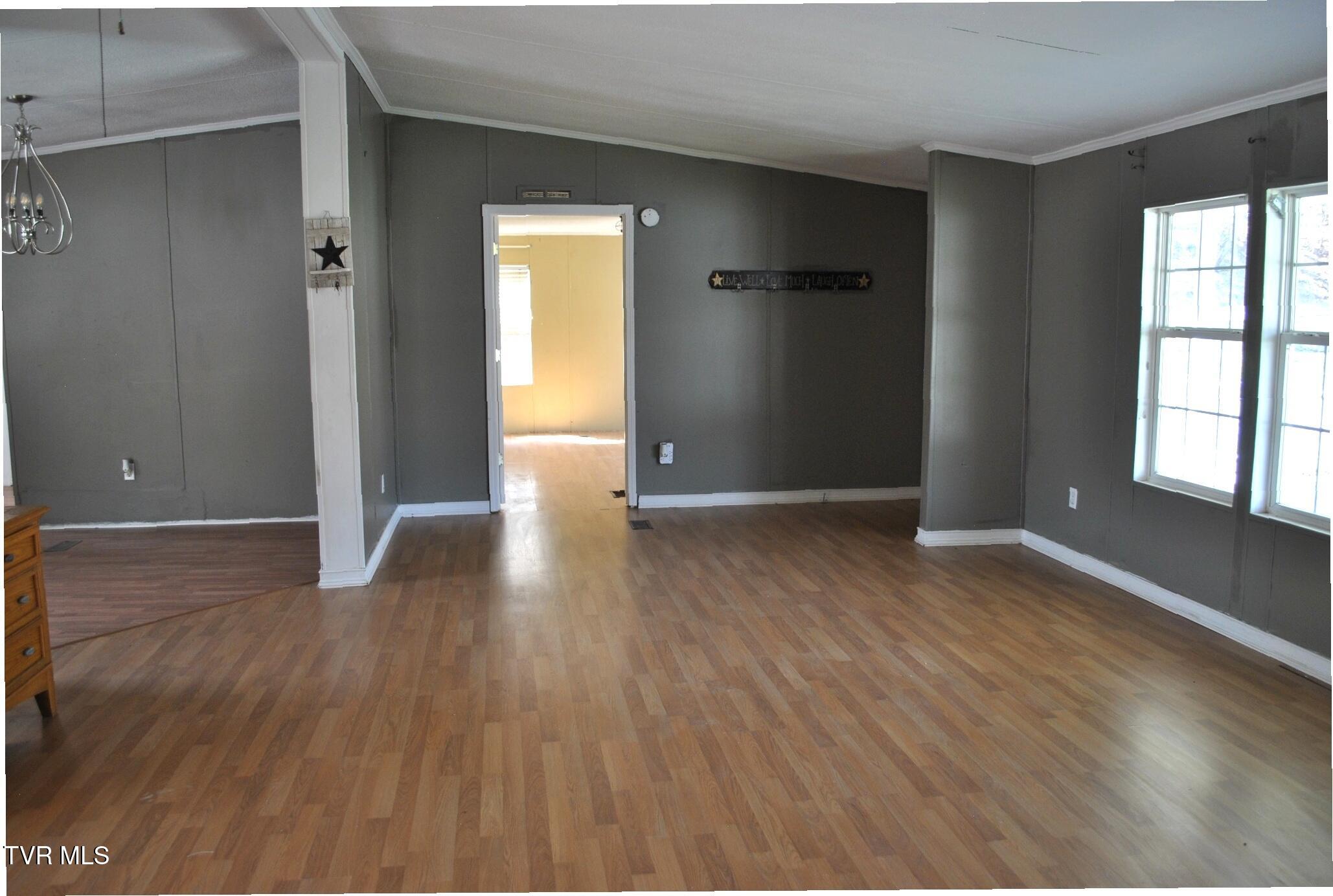 242 Middle Creek Road Cedar Bluff, VA 24609 - Photo 14 of 28 Living-room-6