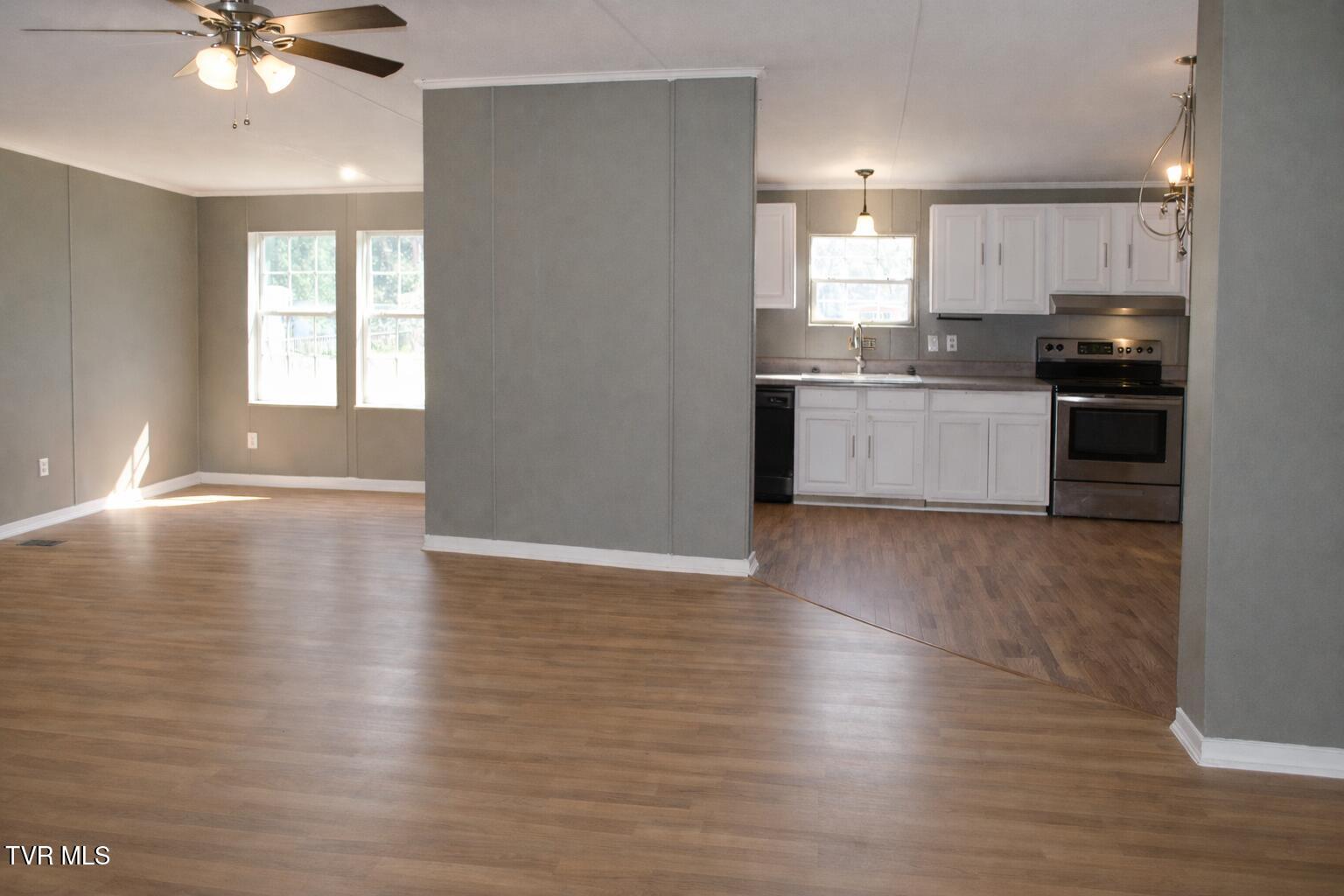 242 Middle Creek Road Cedar Bluff, VA 24609 - Photo 15 of 28 Living-room-kitchen