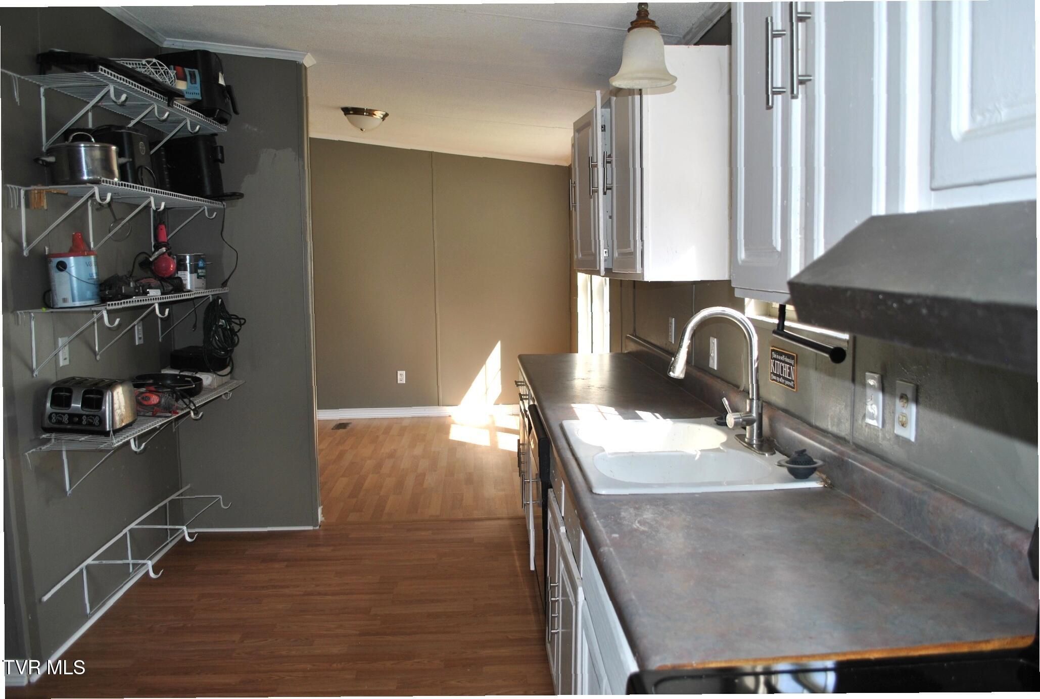 242 Middle Creek Road Cedar Bluff, VA 24609 - Photo 17 of 28 Kitchen-3