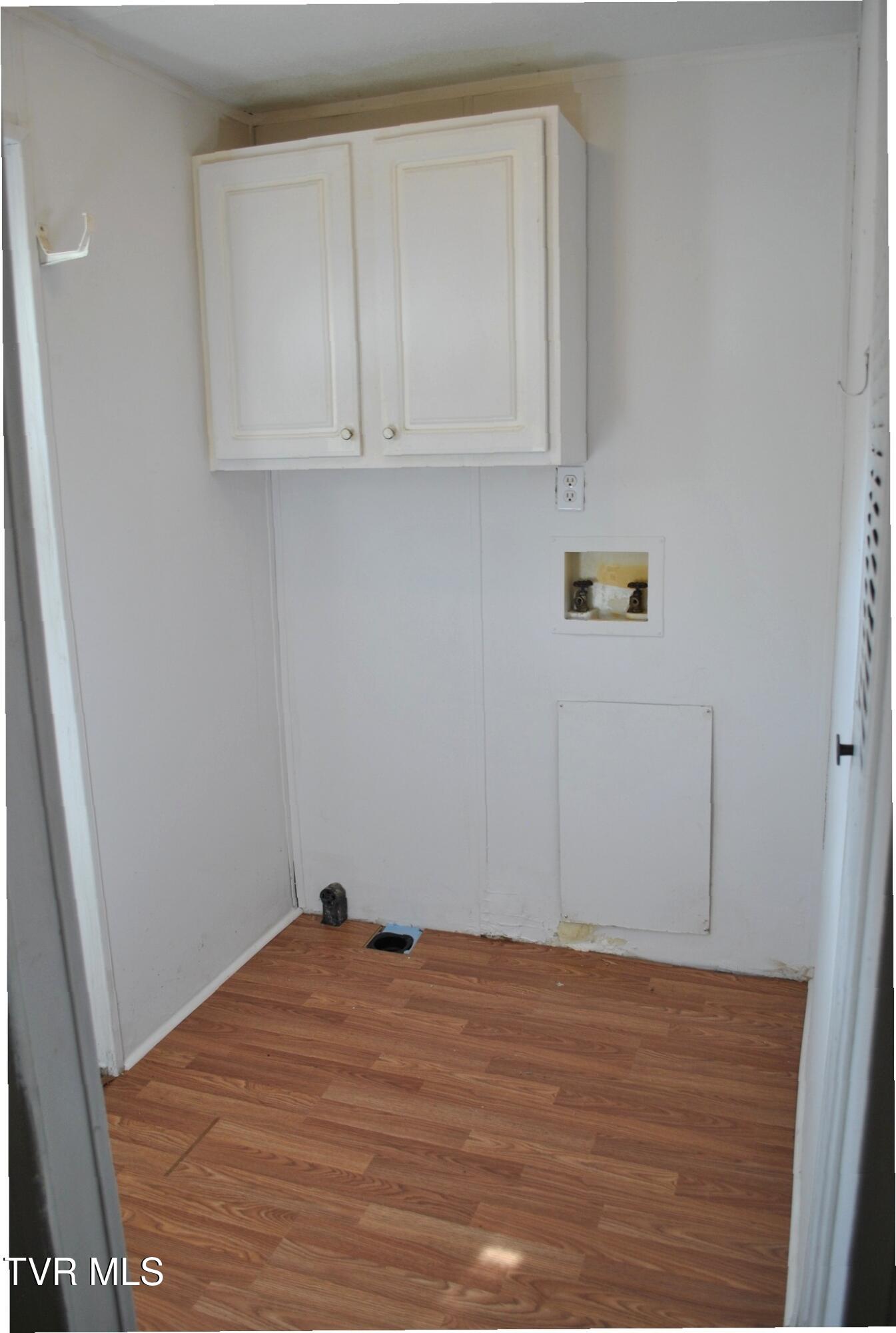 242 Middle Creek Road Cedar Bluff, VA 24609 - Photo 18 of 28 Laundry-Room