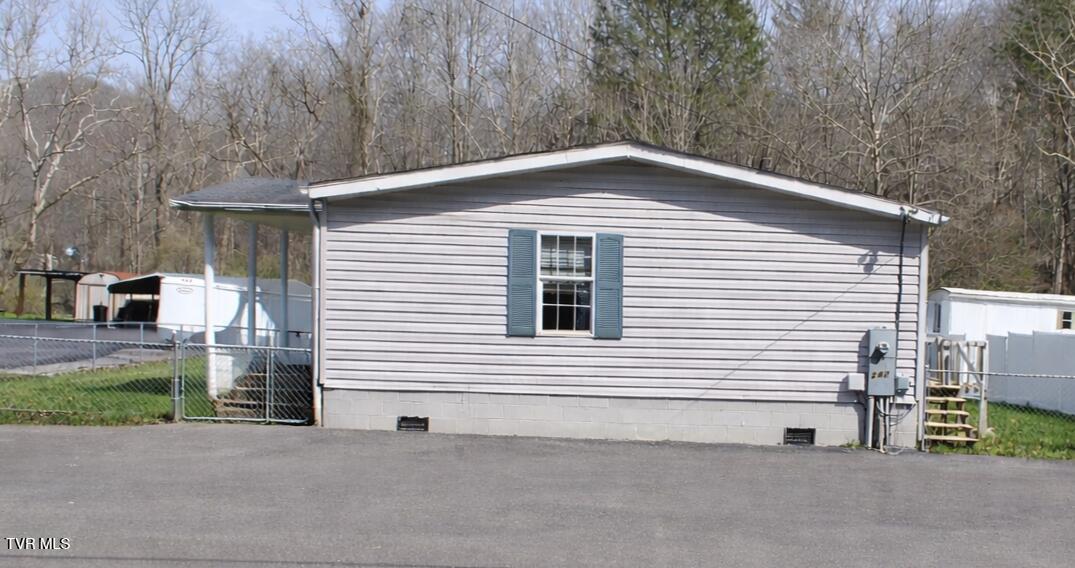 242 Middle Creek Road Cedar Bluff, VA 24609 - Photo 2 of 28 Side-View-2
