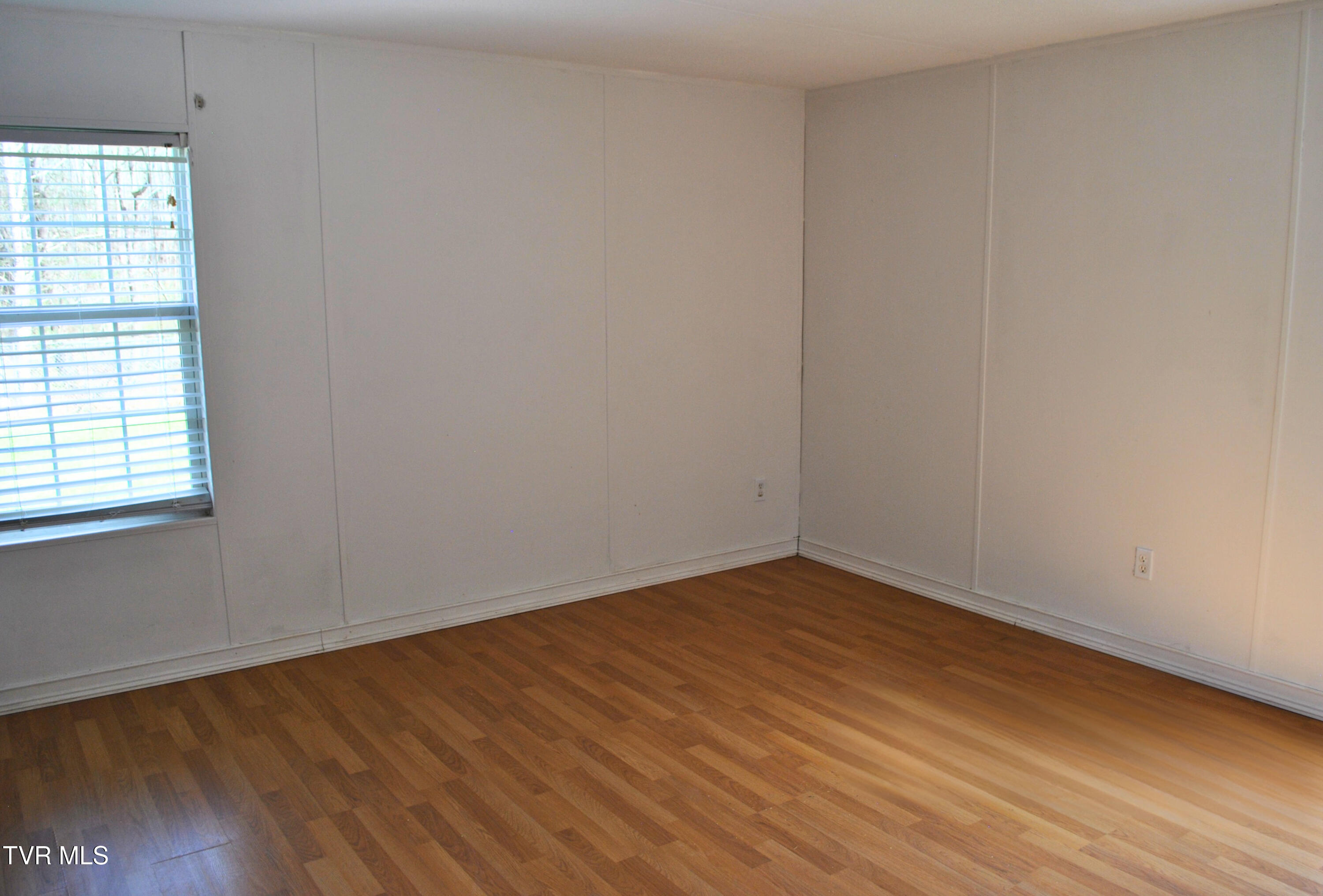 242 Middle Creek Road Cedar Bluff, VA 24609 - Photo 24 of 28 Bedrom-2