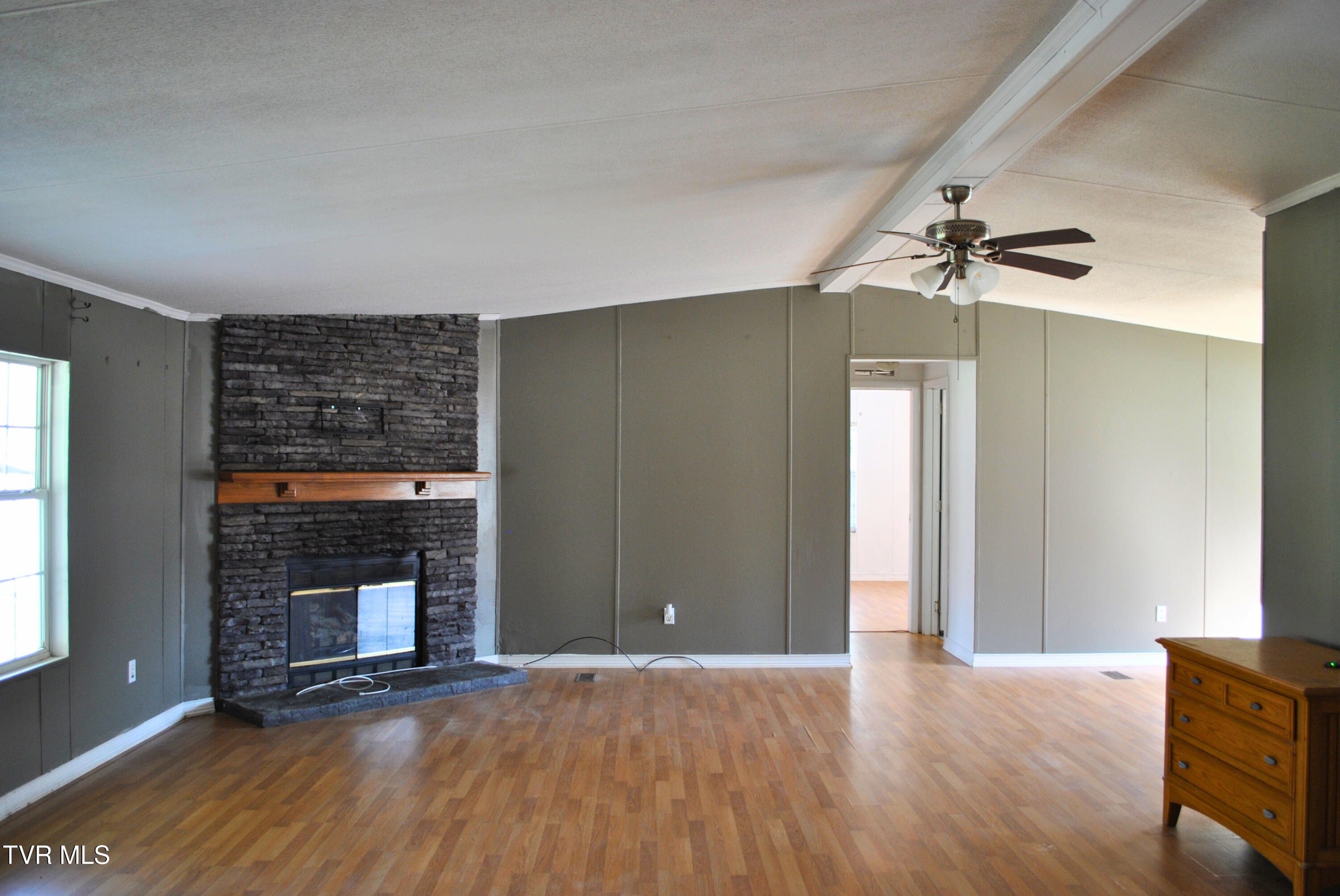 242 Middle Creek Road Cedar Bluff, VA 24609 - Photo 9 of 28 Living-room-7
