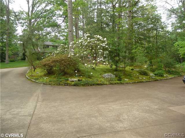 4232 Shirley Road Richmond, VA 23225 - Photo 11 of 12 Other - Circular Drive