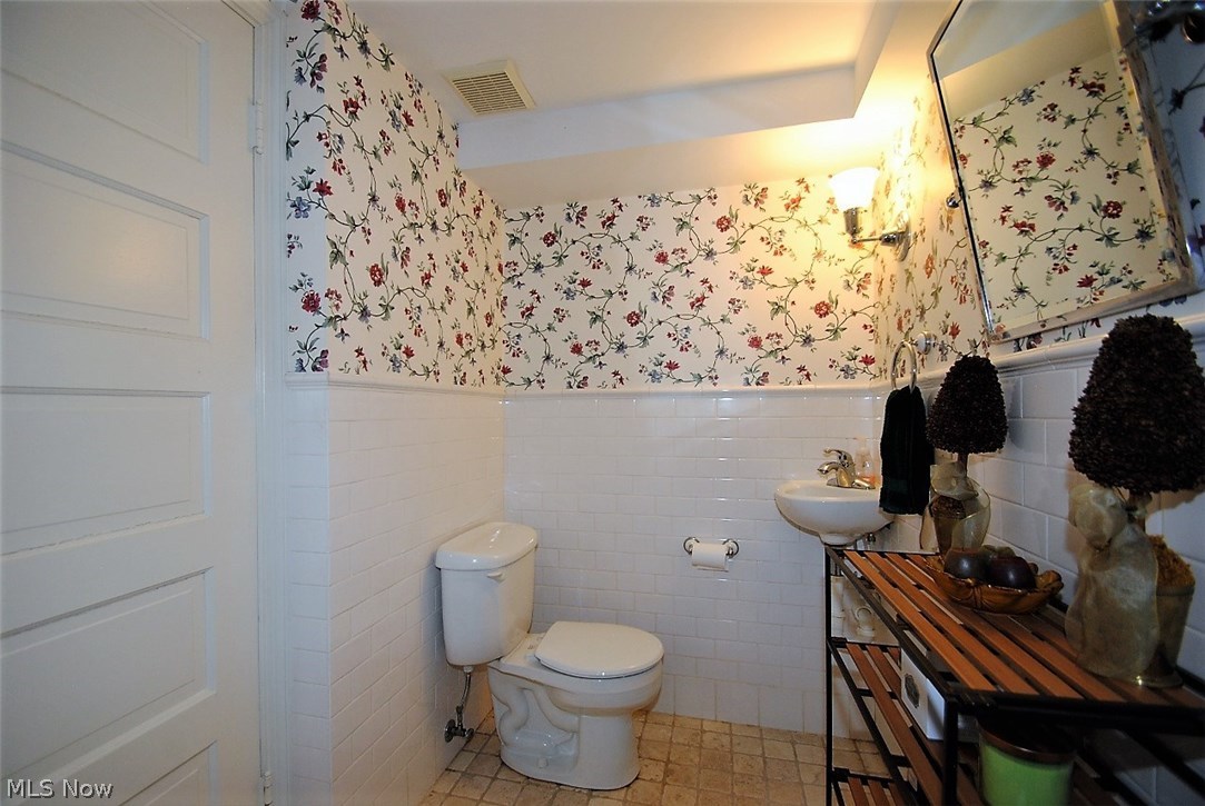 18928 Shelburne Road Cleveland, OH 44118 - Photo 34 of 35 Gallery Image 34