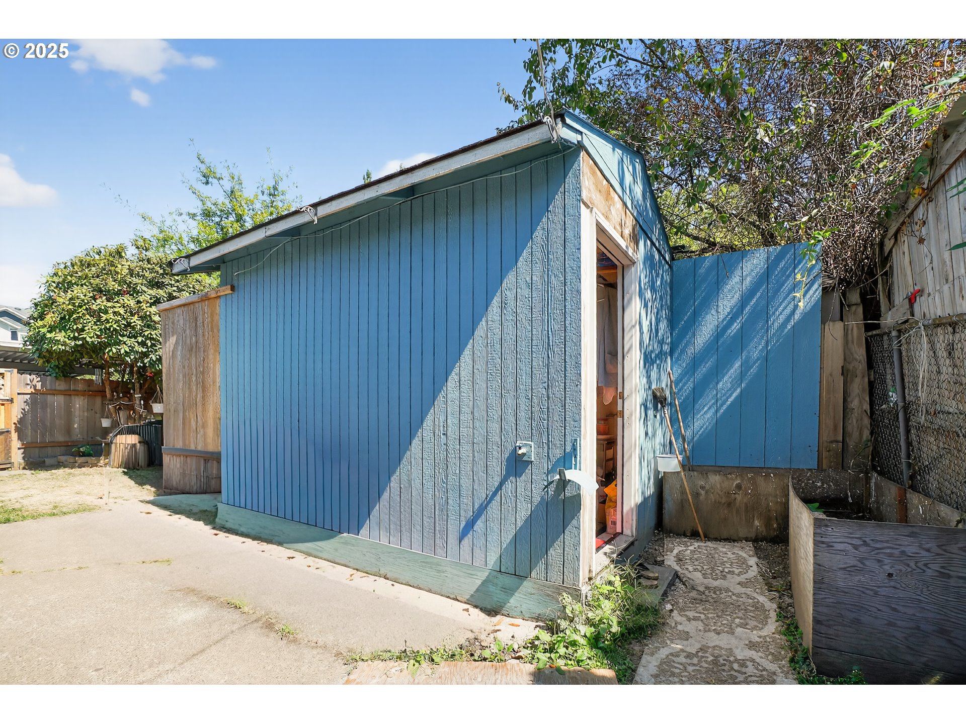 8525 Southeast Orchard Lane, Unit 84 Happy Valley, OR 97086 - Photo 23 of 25 a backyard of a house