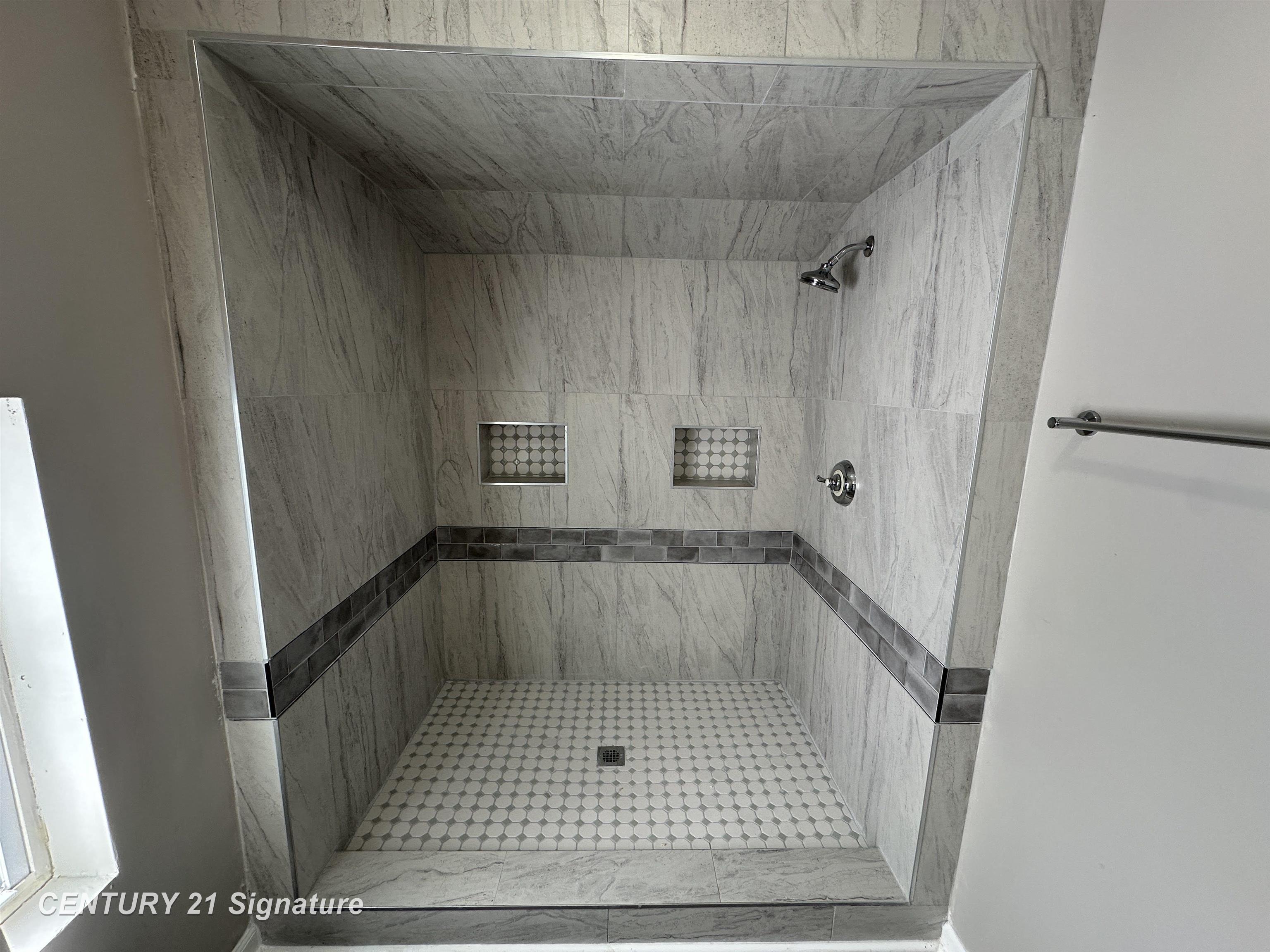 8040 Beecher Road Flushing, MI 48433 - Photo 12 of 22