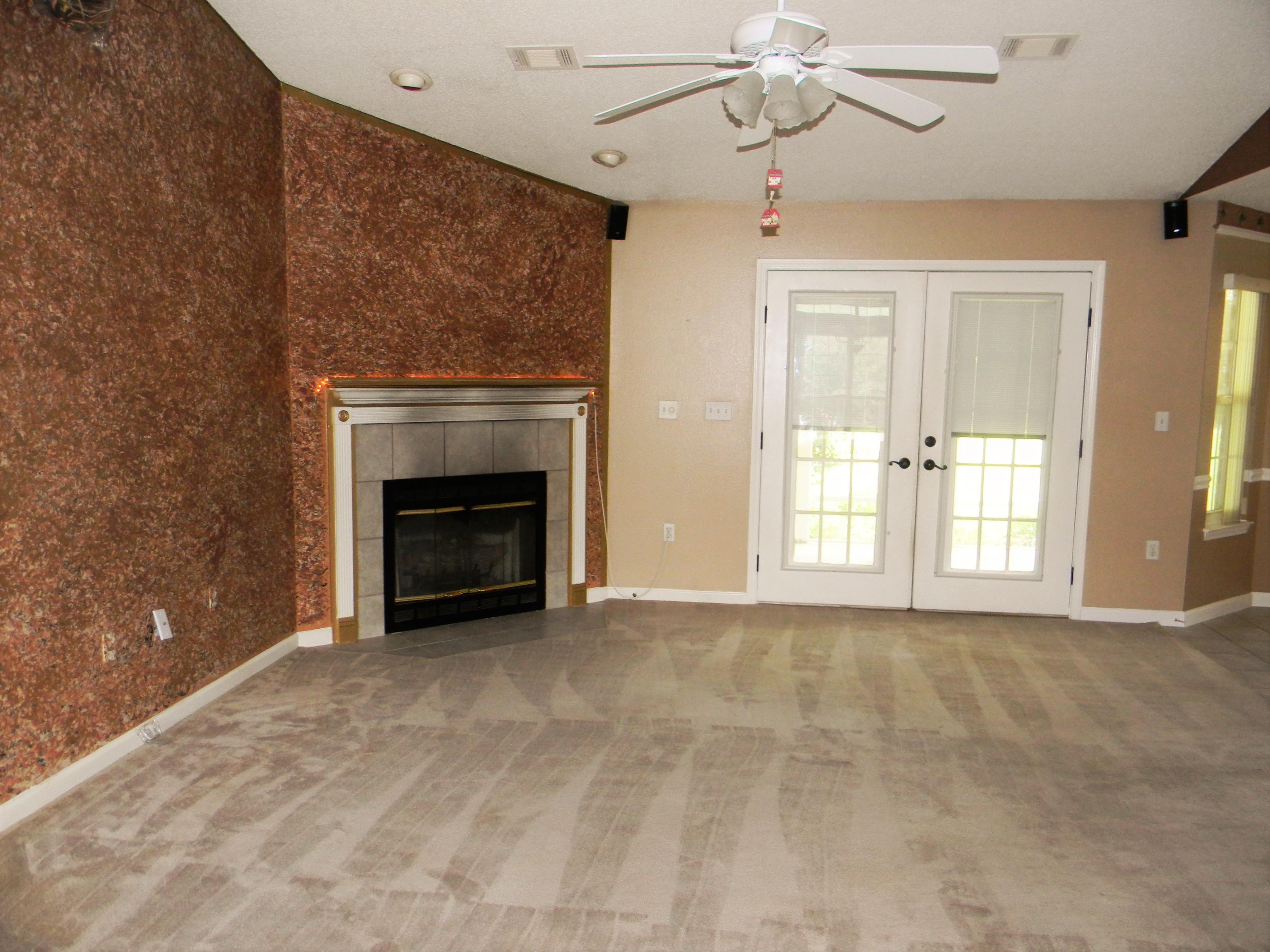 5808 Frances Street Crestview, FL 32539 - Photo 9 of 60 family living room 2