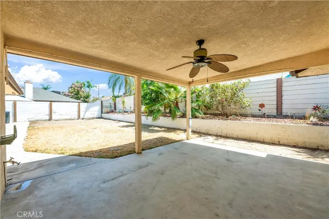 a view of a big room with closet and windows