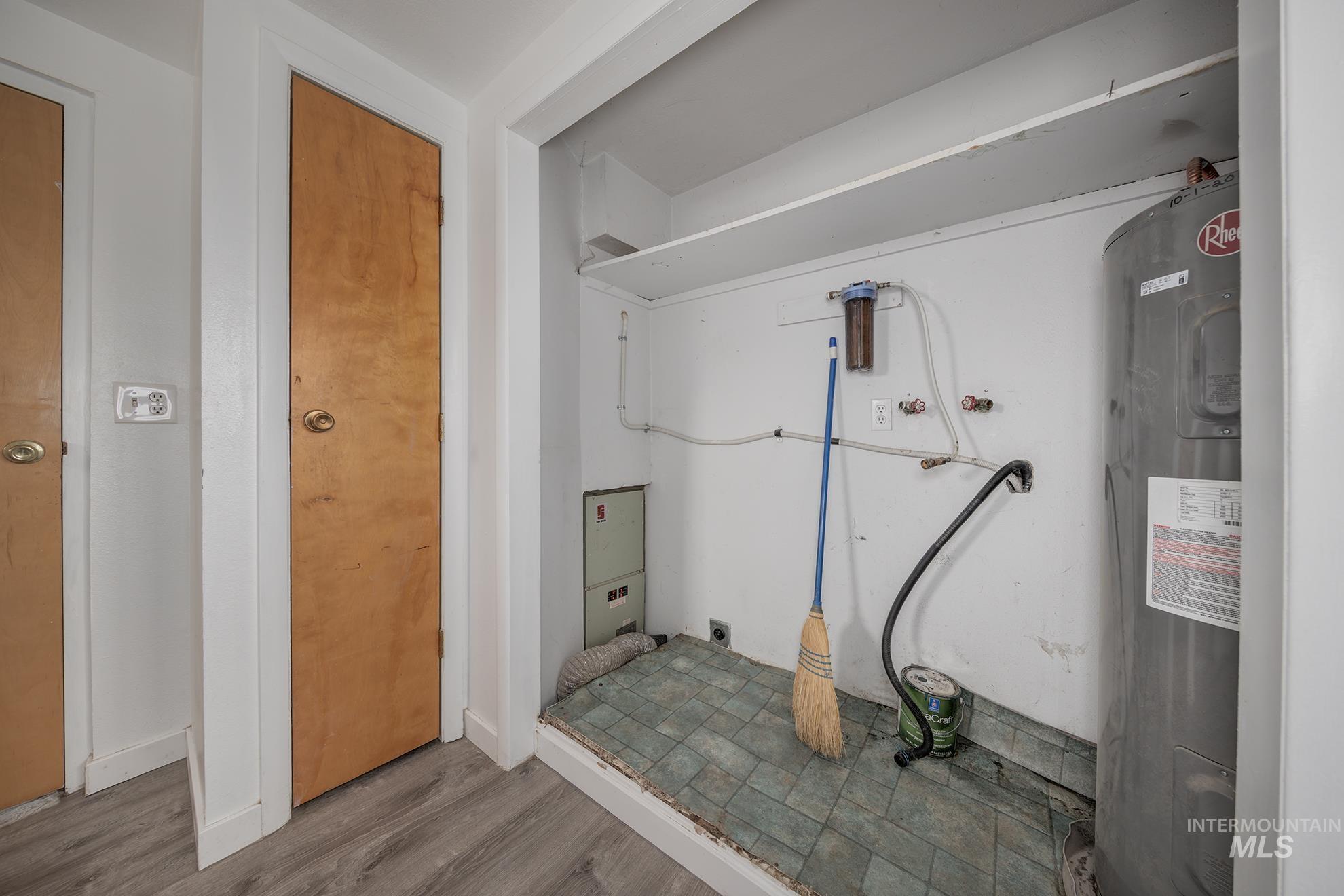 4484 Community Road Ontario, OR 97914 - Photo 16 of 35 Laundry area with electric water heater, washer hookup, wood finished floors, and hookup for an electric dryer