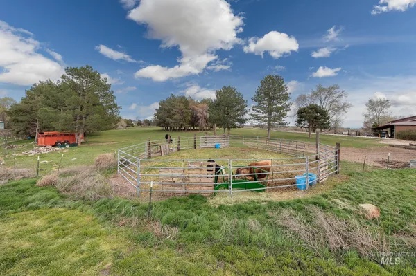 $450,000 | 4484 Community Road, Ontario, OR 97914