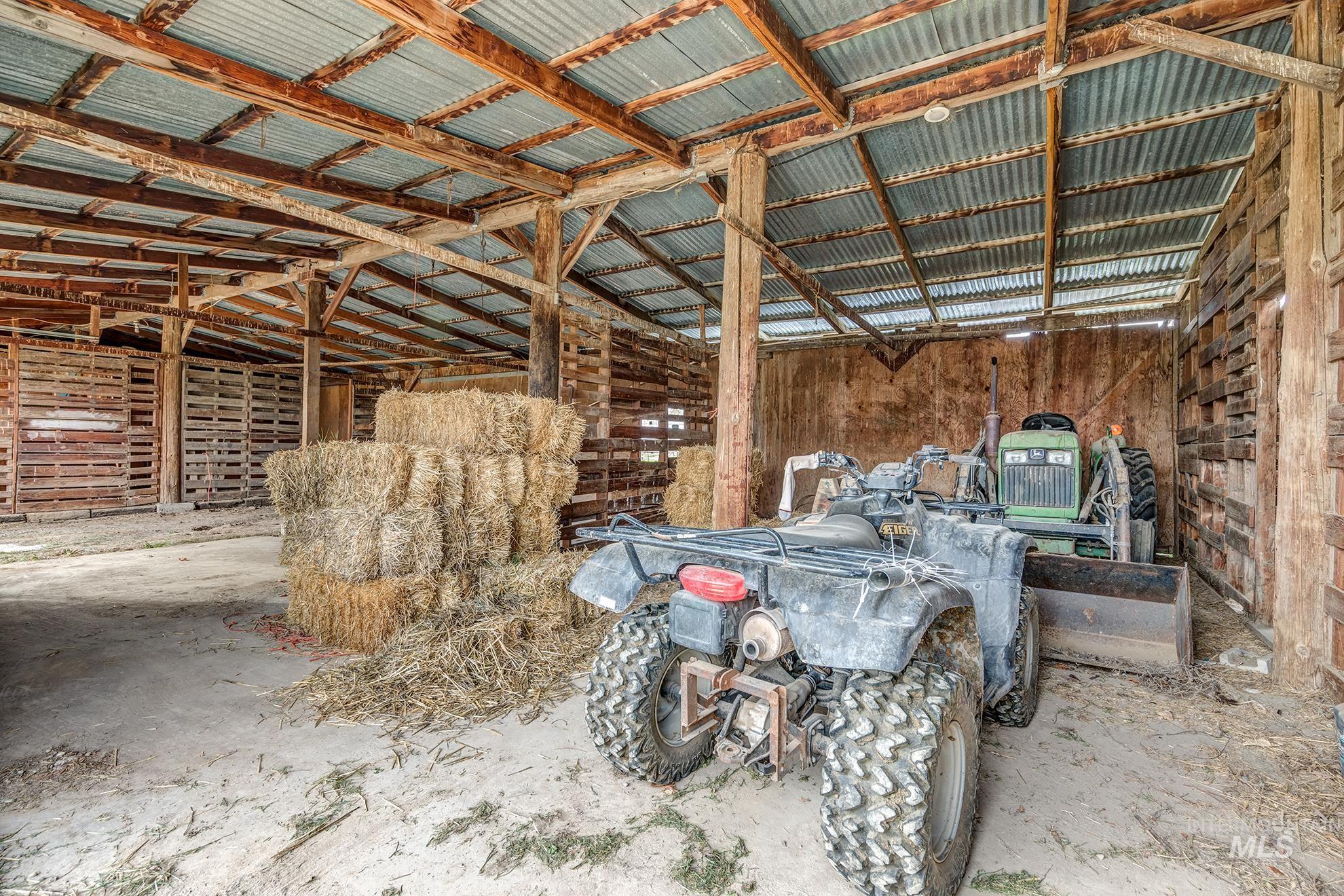 4484 Community Road Ontario, OR 97914 - Photo 30 of 35 Misc room featuring vaulted ceiling