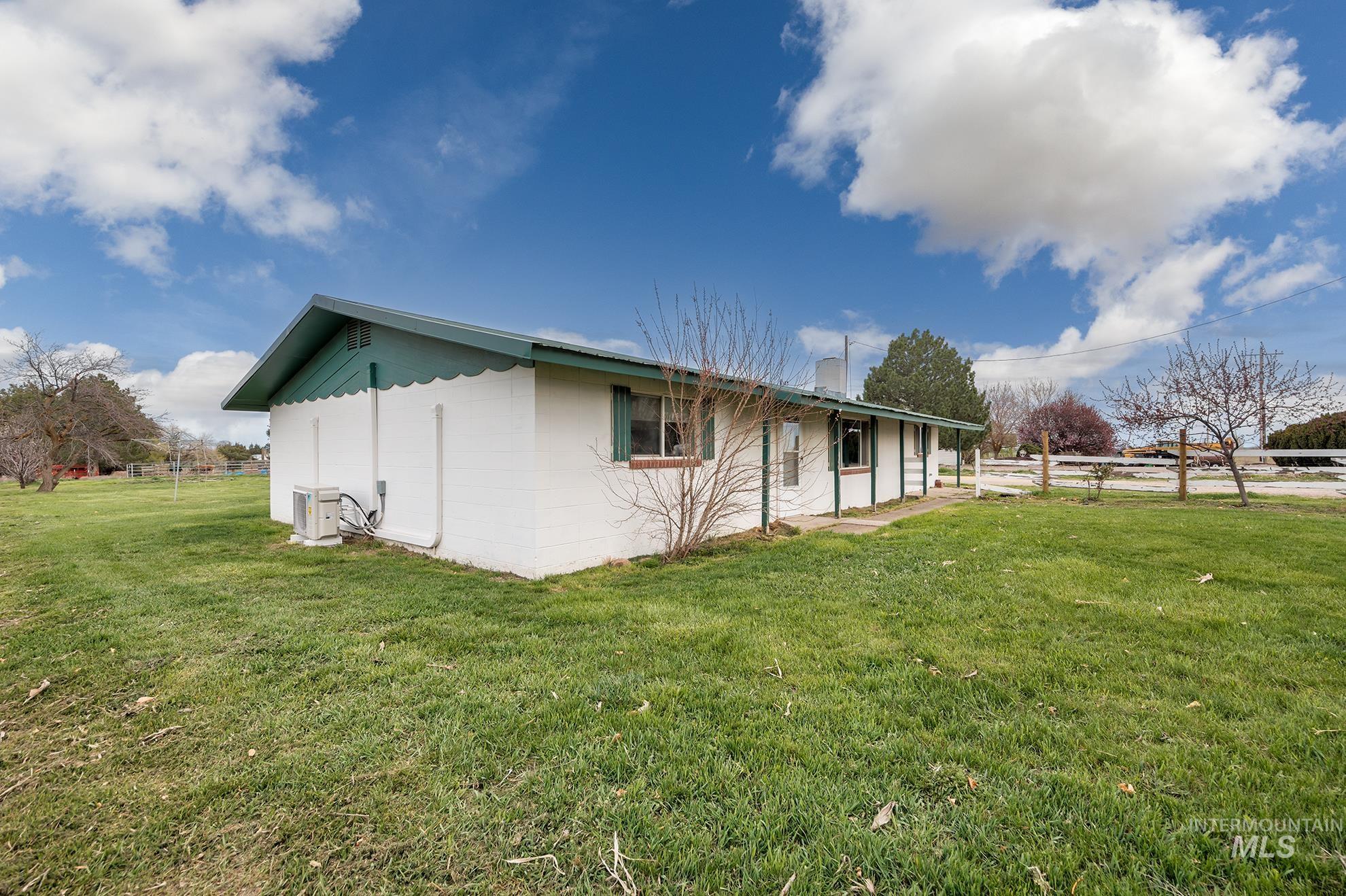 4484 Community Road Ontario, OR 97914 - Photo 33 of 35 View of side of home featuring concrete block siding and an ac unit