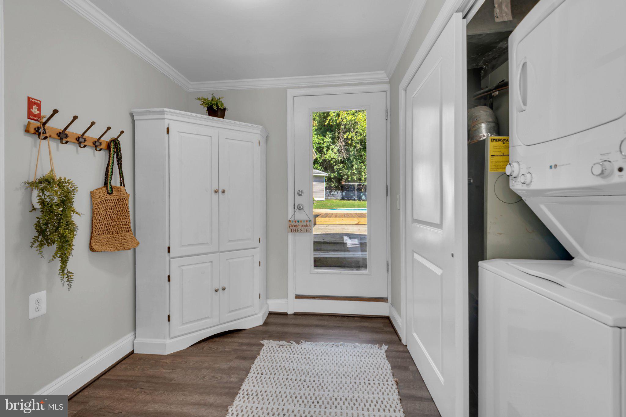 946 Shore Acres Road Arnold, MD 21012 - Photo 20 of 49 Mudroom/Laundry with built-in storage