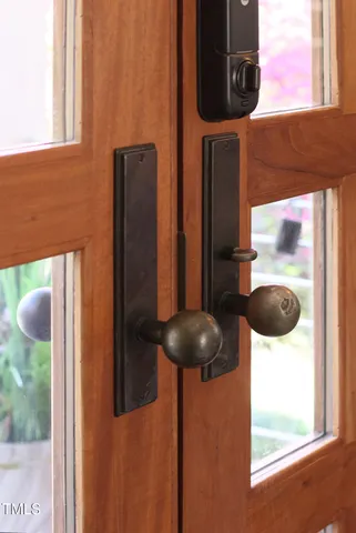 a view of livingroom with furniture