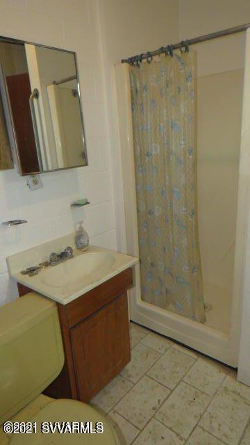 4240 East Waldron Road Rimrock, AZ 86335 - Photo 22 of 34 garage bathroom