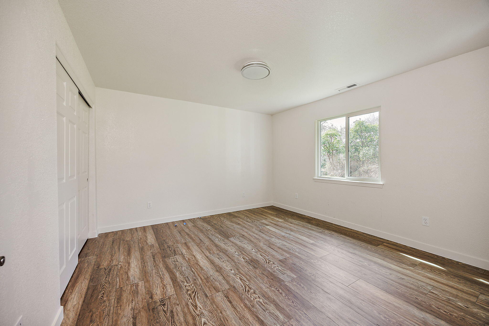 7919 Lower River Road Grants Pass, OR 97526 - Photo 21 of 27 Guest Bedroom