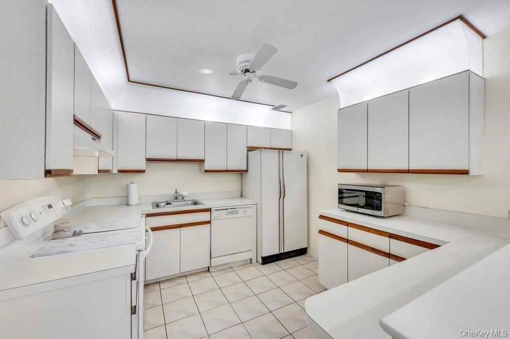 113 Birchwood Road Coram, NY 11727 - Photo 11 of 29