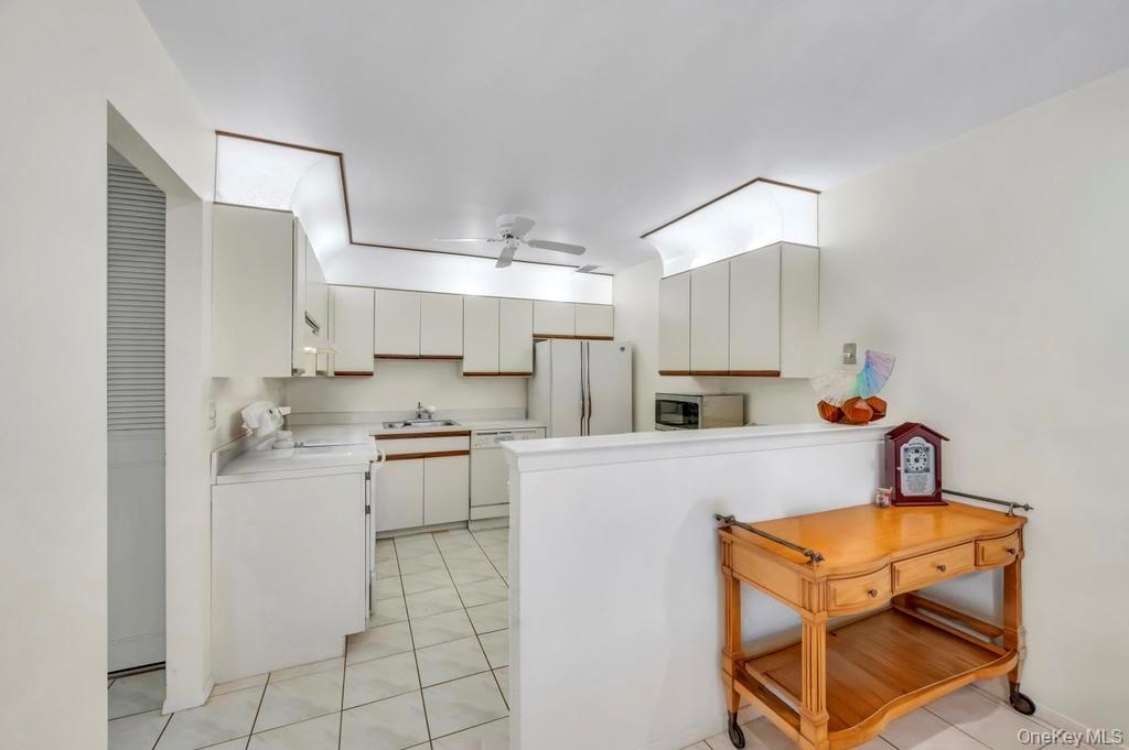 113 Birchwood Road Coram, NY 11727 - Photo 4 of 29