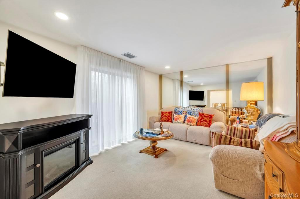 113 Birchwood Road Coram, NY 11727 - Photo 8 of 29