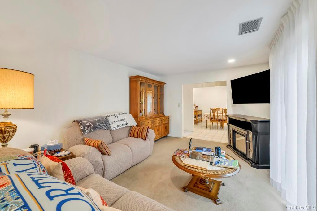 113 Birchwood Road Coram, NY 11727 - Photo 10 of 29