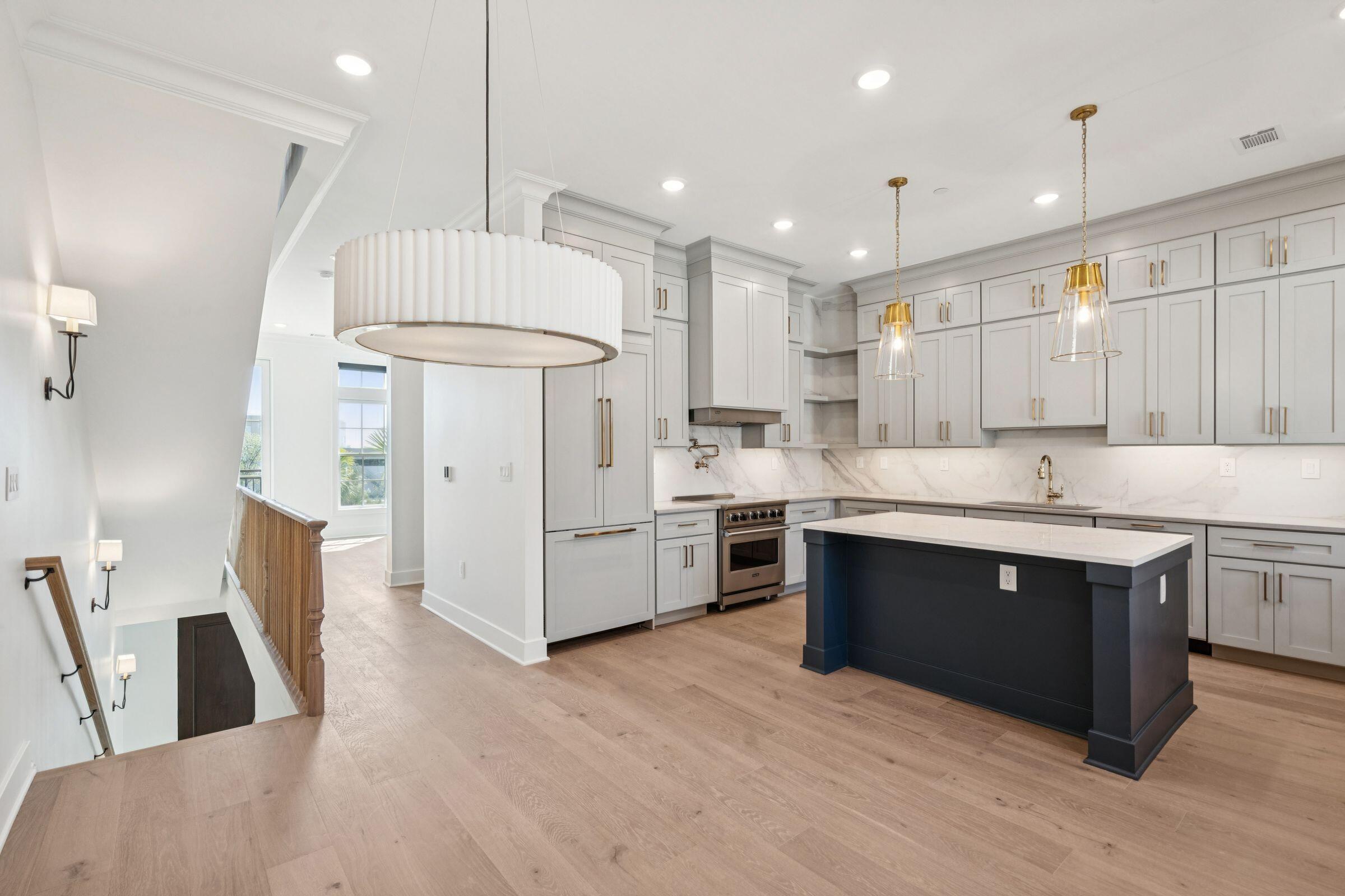 342 Broad Street Charleston, SC 29401 - Photo 4 of 23 Dining and Kitchen